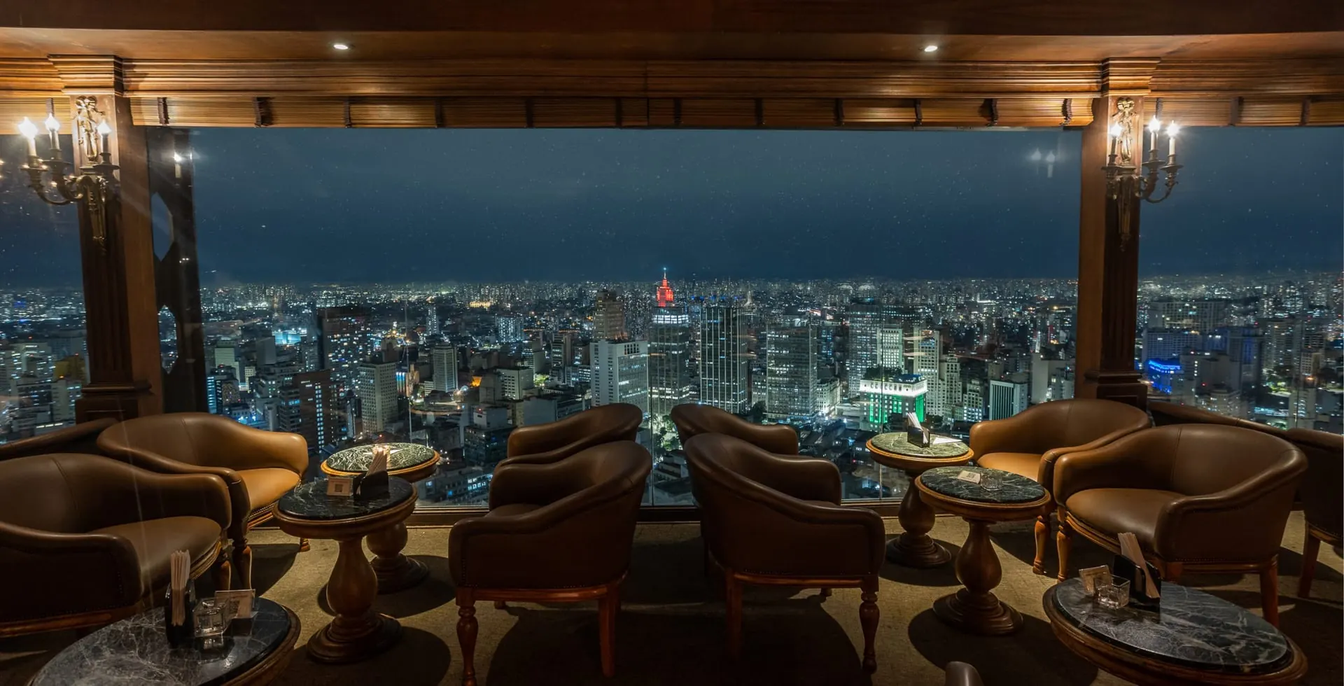 Terraço Itália bij nacht, met het verlichte São Paulo